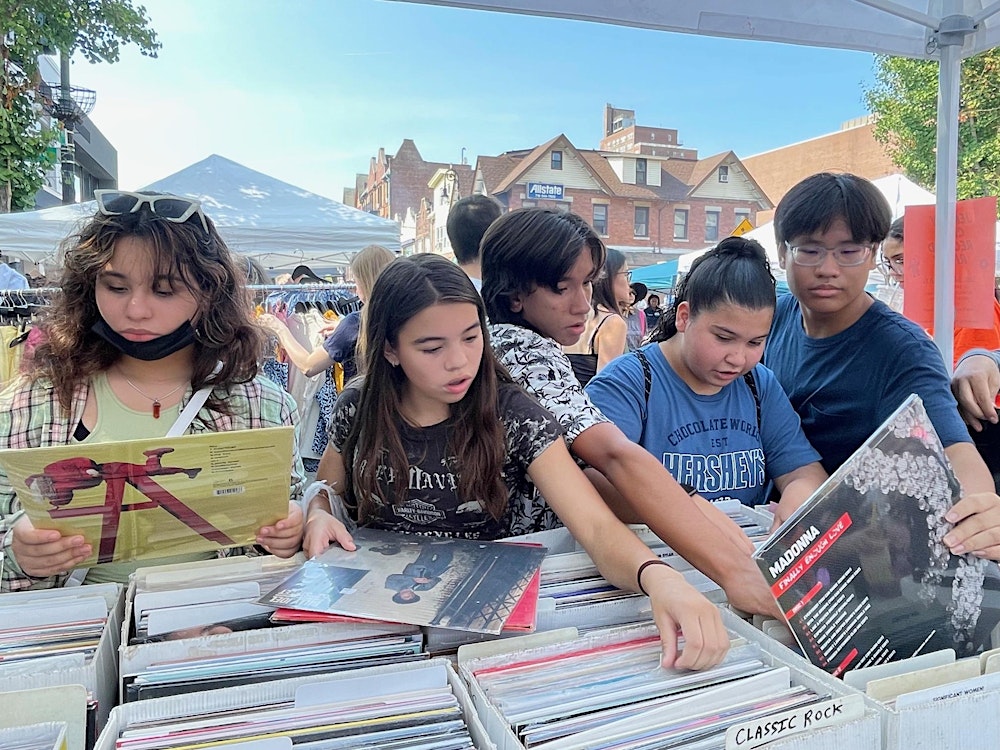 VINYL RECORDS! Jersey City Record Riot! An outdoor vinyl mkt Sat Nov 1st