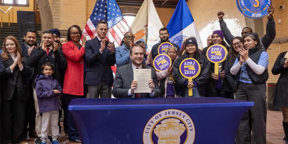 Jersey City Mayor Signs Executive Order to Protect Immigrants